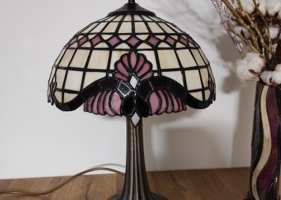 Lampa tiffany technikou Baroque růžová 1