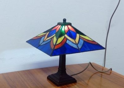 Lampa tiffany technikou Art Deco malá