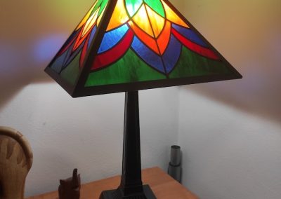Lampa tiffany technikou Art Deco vysoká