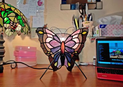 Lampa tiffany technikou Motýl fialový