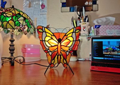 Lampa tiffany technikou Oranžový motýl