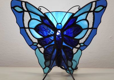 Lampa tiffany technikou Modrý motýl